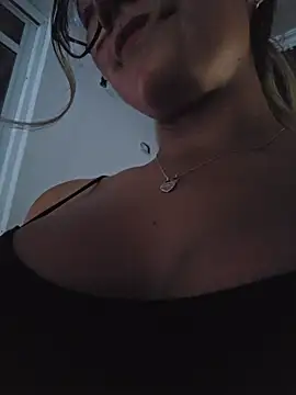 Pretty roxxyy online show from July 21, 2026, 11:23 am