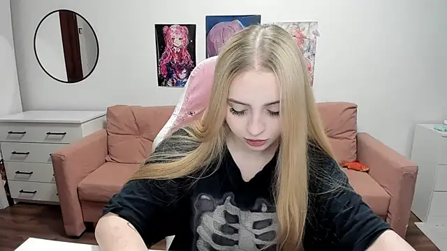Snapshot of mistress_lain chatting on June 23, 2026, 2:37 pm mistress lain online show from June 23, 2026, 2:37 pm