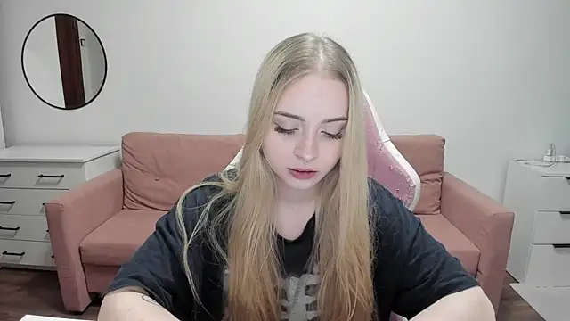 Snapshot of mistress_lain chatting on August 3, 2026, 1:04 am mistress lain online show from August 3, 2026, 1:04 am
