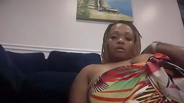 RoyalQueen2u online show from May 31, 2026, 7:37 am