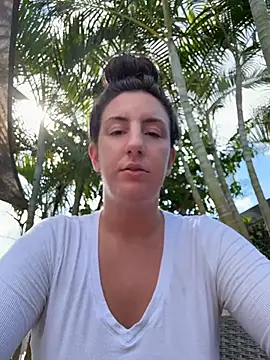 sweetsirenn online show from June 24, 2026, 2:05 pm