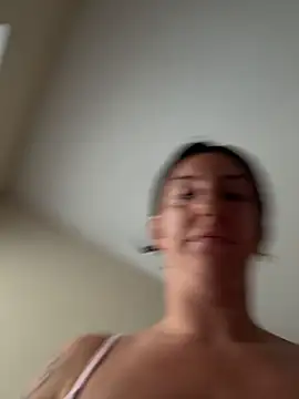 sweetsirenn online show from July 28, 2026, 2:13 pm