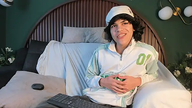 Diamond twink online show from July 26, 2026, 5:48 am