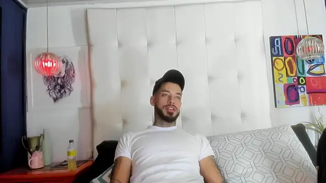 Snapshot of VinzenzRizzo chatting on July 6, 2026, 3:25 am VinzenzRizzo online show from July 6, 2026, 3:25 am