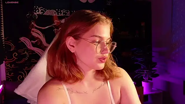 SophieMurrr online show from July 3, 2026, 8:15 pm