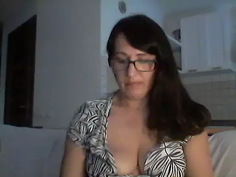 Elena48324 online show from July 8, 2026, 4:33 pm