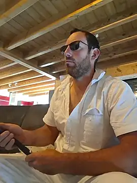 BrunJulienMetis online show from July 5, 2026, 10:44 am