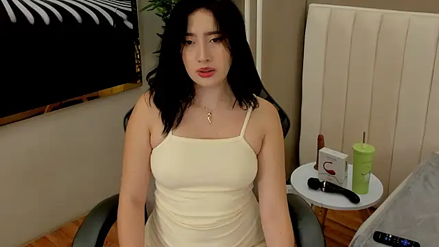 Skyyle  online show from June 17, 2026, 1:12 pm