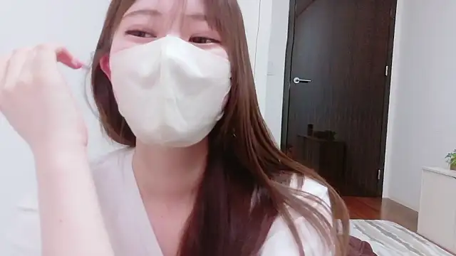 MOEMOE-Q online show from June 4, 2026, 1:50 pm