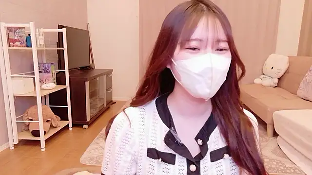 MOEMOE-Q online show from June 7, 2026, 1:48 pm
