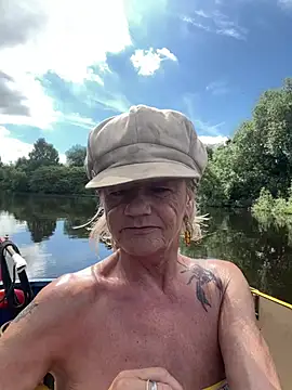 ladyboatlady online show from June 19, 2026, 9:13 am