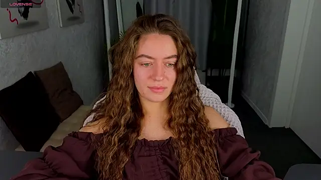 Agnes Wells online show from July 26, 2026, 1:03 am