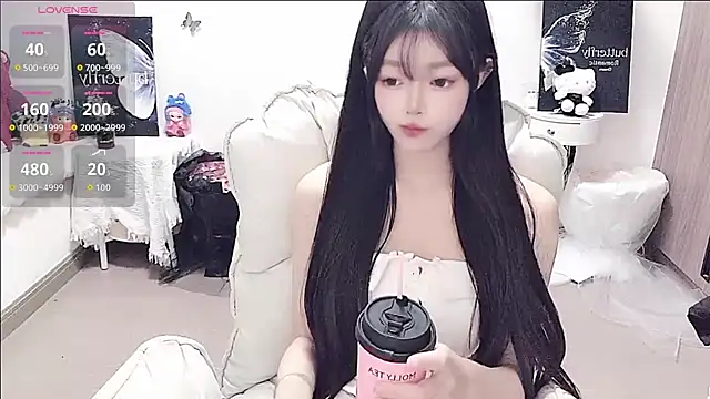-EEBABY online show from June 3, 2026, 1:14 pm
