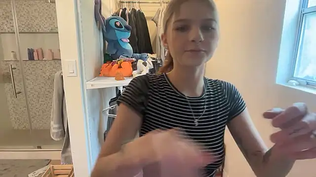 kykybaby4444 online show from July 13, 2026, 4:21 pm