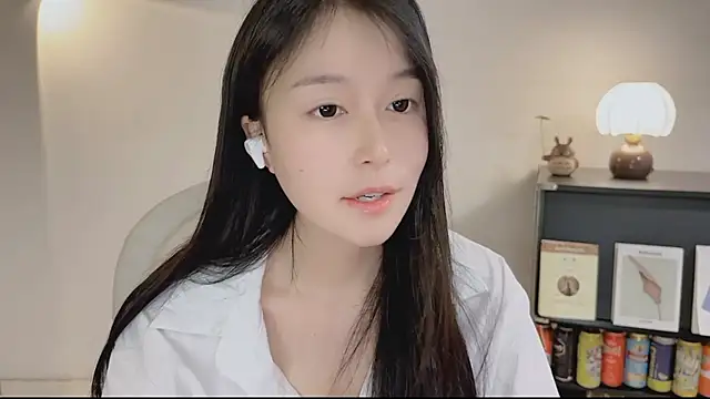 Onechestnut online show from April 23, 2026, 12:40 pm