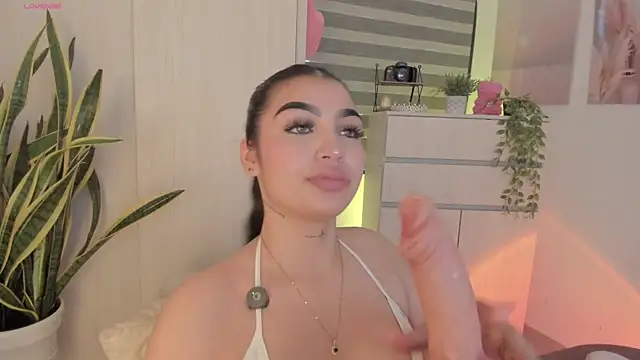 EmmyKenner online show from July 6, 2026, 12:02 pm
