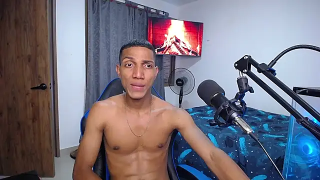 miguelmarcus online show from July 3, 2026, 9:43 pm