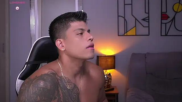 Snapshot of tyler_muscle1 chatting on May 30, 2026, 3:42 pm tyler muscle1 online show from May 30, 2026, 3:42 pm