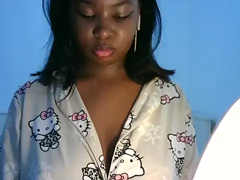 zoe215 online show from June 12, 2026, 11:53 am