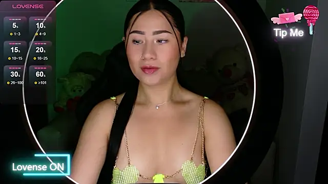evelyn ch  online show from November 27, 2025, 11:01 am
