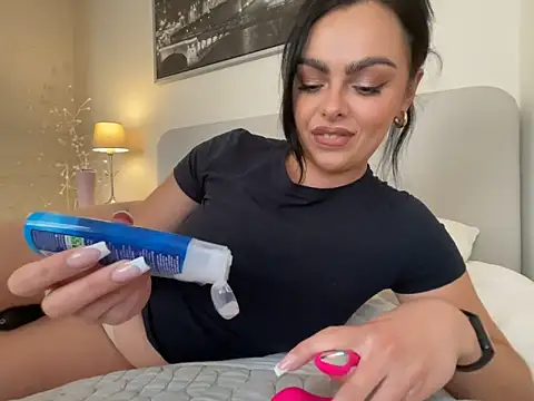 FrancescaXO online show from June 14, 2026, 2:30 pm