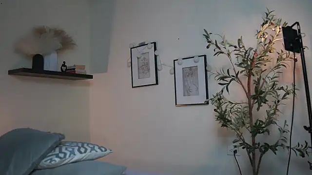 isabella-garcia- online show from July 8, 2026, 2:05 am