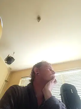 piercingpik online show from May 11, 2026, 12:33 pm