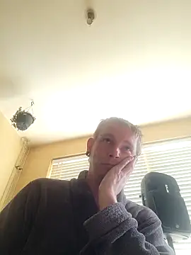 piercingpik online show from May 14, 2026, 10:11 am
