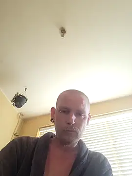 piercingpik online show from June 4, 2026, 1:28 pm