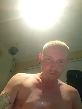 piercingpik online show from June 25, 2026, 9:52 pm