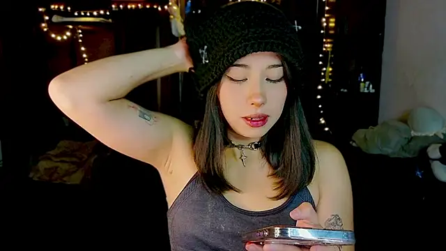 Shisuku Sophi online show from July 18, 2026, 11:41 pm