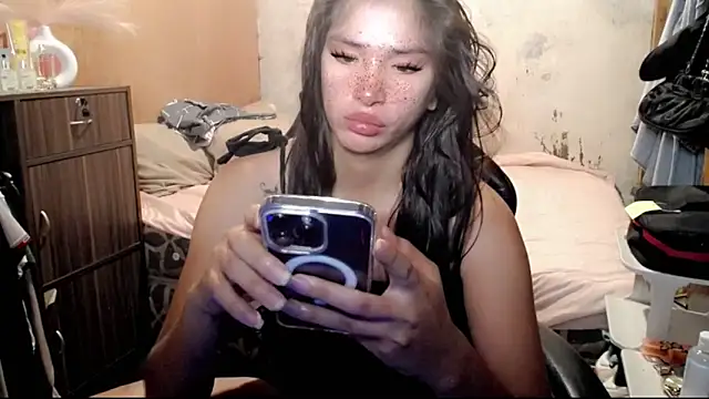 Cutierhyxx online show from May 15, 2026, 10:33 am
