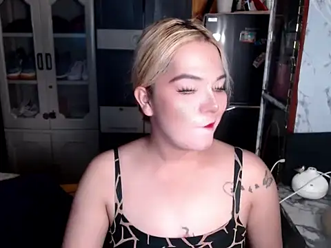 blonditax1111 online show from July 18, 2026, 10:41 am