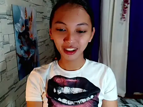 Snapshot of Simi_Ipit chatting on July 23, 2026, 2:15 pm Simi Ipit online show from July 23, 2026, 2:15 pm