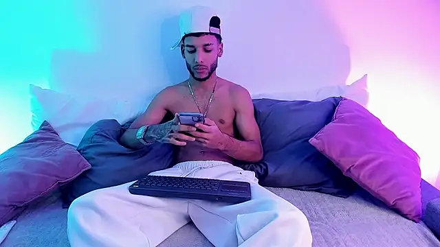 Thiagoferreti online show from June 26, 2026, 4:28 am
