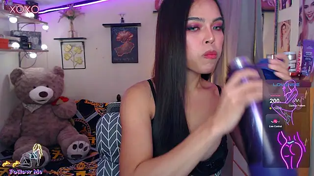 izabella moore online show from June 12, 2026, 5:39 am