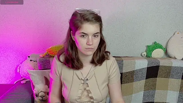 ElzaBlis online show from June 15, 2026, 1:13 pm