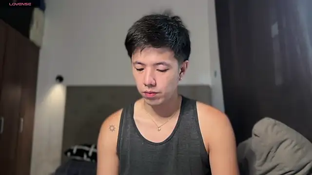 Snapshot of Addictiveboi chatting on July 5, 2026, 1:34 am Addictiveboi online show from July 5, 2026, 1:34 am