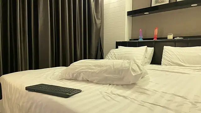 KellyTwink online show from July 28, 2026, 4:39 pm