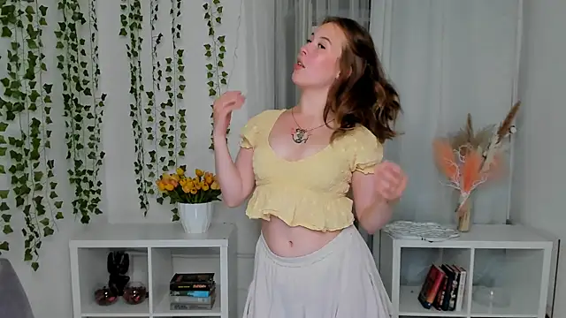 LanaRoselle online show from June 24, 2026, 3:33 pm