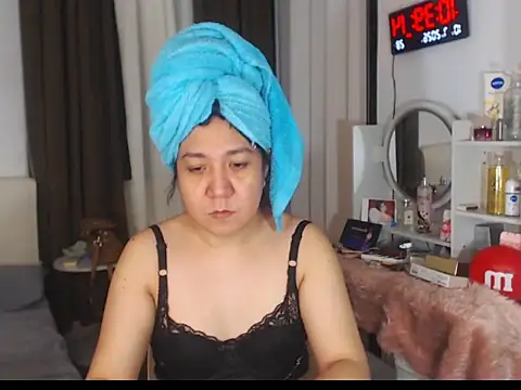 stellahugeX online show from July 10, 2026, 2:41 pm