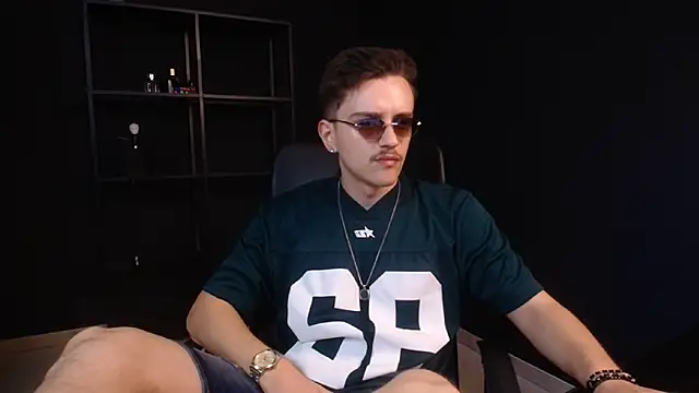 FelixStarkk online show from June 17, 2026, 4:15 am