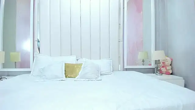 luna hot ass online show from June 11, 2026, 8:18 pm