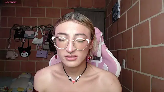 Andrea camilaaa online show from May 9, 2026, 4:01 pm