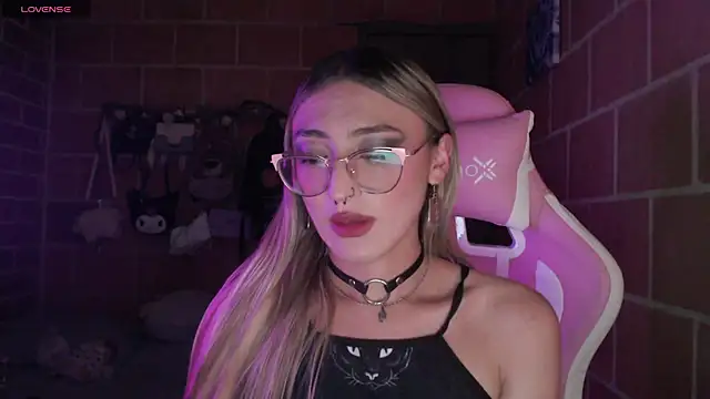 Andrea camilaaa online show from June 11, 2026, 12:43 am