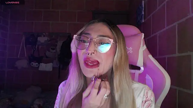 Andrea camilaaa online show from July 24, 2026, 5:27 am