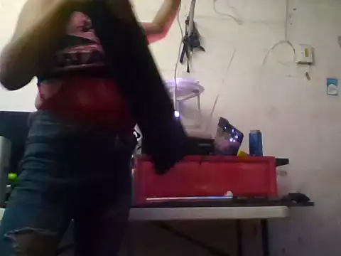 sweetsinisabella online show from June 8, 2026, 10:59 am