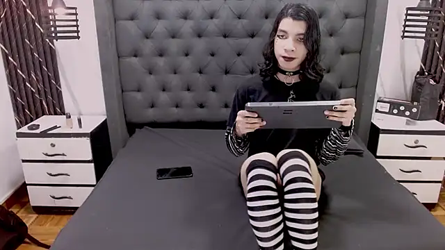 Atley Dolly online show from July 23, 2026, 11:35 pm
