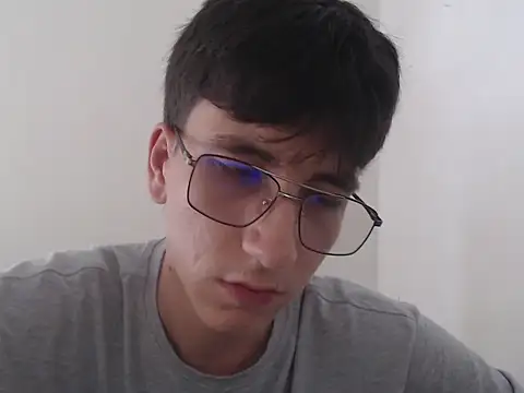 Snapshot of younewmaster chatting on May 26, 2026, 7:32 pm younewmaster online show from May 26, 2026, 7:32 pm