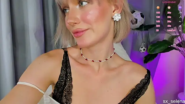 Ice Strawberry online show from July 7, 2026, 7:23 am